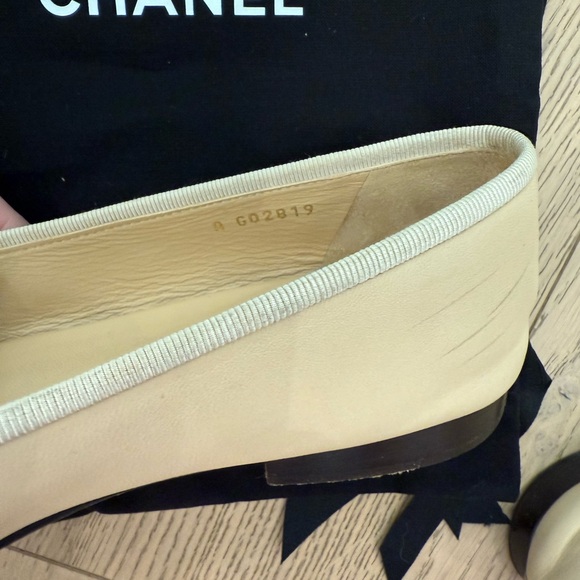 Authentic Chanel Lambskin Ballet Flats Beige and Black - Picture 9 of 10